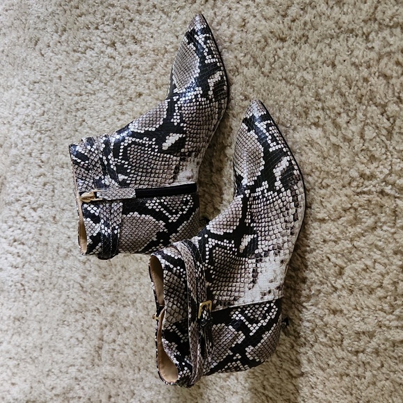 NWOT Talbots Iona Kitten Heel Bootie Size 6M - New - Picture 2 of 7